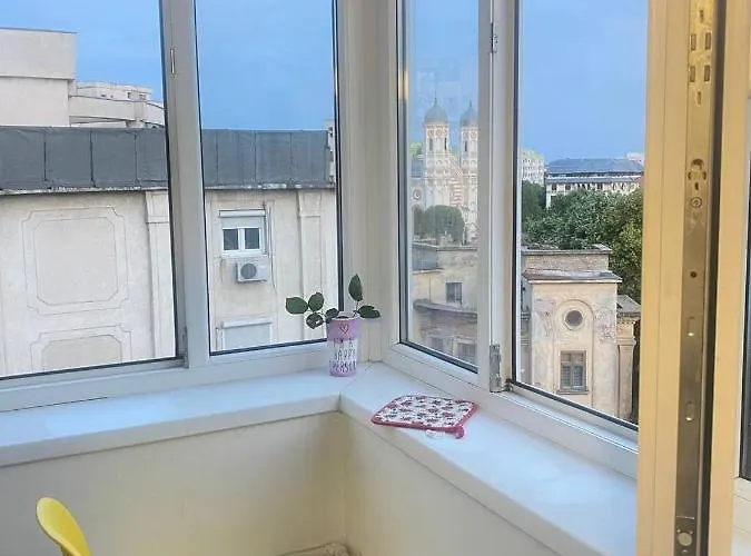 Bed & Breakfast Private At Ceausescu's Place In Old Unirii Square *