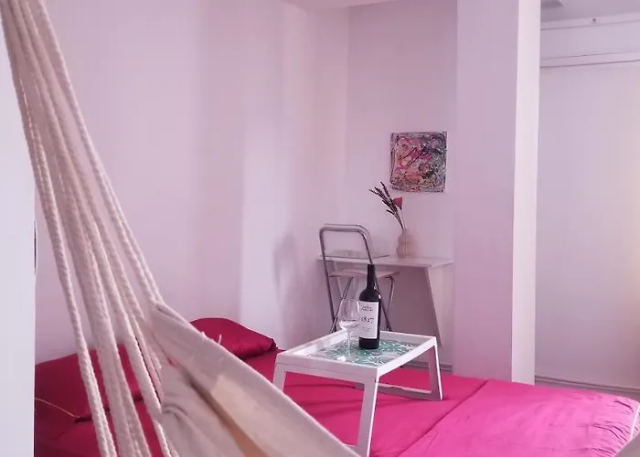 Bed & Breakfast Private At Ceausescu's Place In Old Unirii Square *