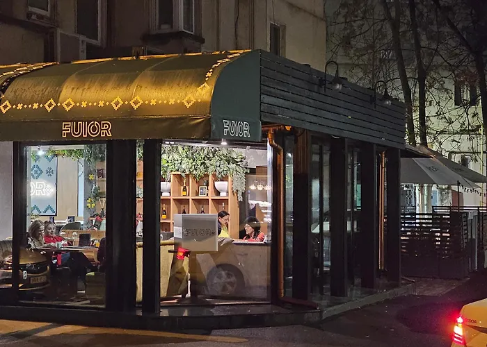 Bed & Breakfast Private At Ceausescu's Place In Old Unirii Square *