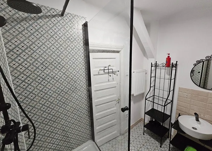 Bed & Breakfast Private At Ceausescu's Place In Old Unirii Square Bucharest