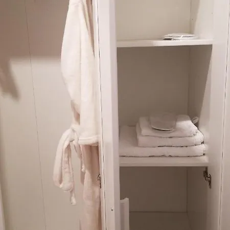 فندق مبيت وإفطار Private At Ceausescu's Place In Old Unirii Square *