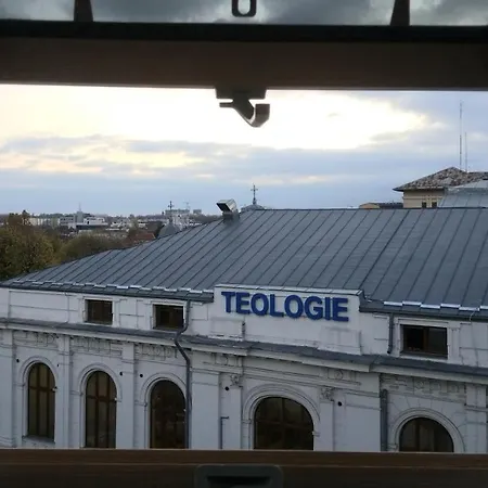 Bed & Breakfast Private At Ceausescu's Place In Old Unirii Square *