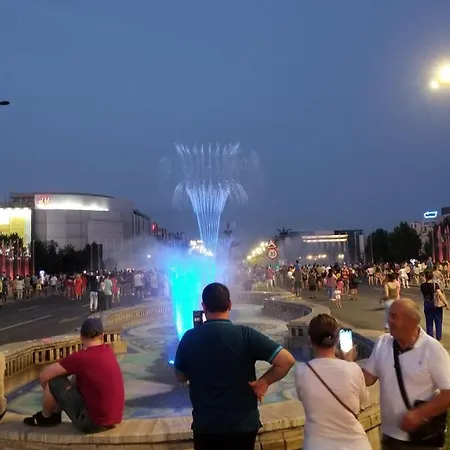 Private At Ceausescu's Place In Old Unirii Square Alojamento de Acomodação e Pequeno-almoço