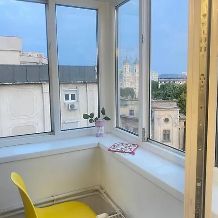 ベッド・アンド・ブレックファスト Private At Ceausescu's Place In Old Unirii Square *