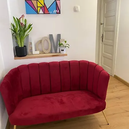 Private At Ceausescu's Place In Old Unirii Square * بوخارست