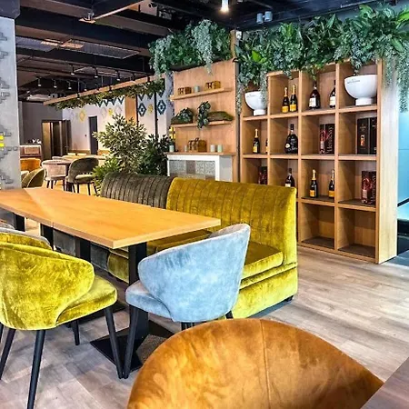 Private At Ceausescu's Place In Old Unirii Square Oda ve Kahvaltı Bükreş