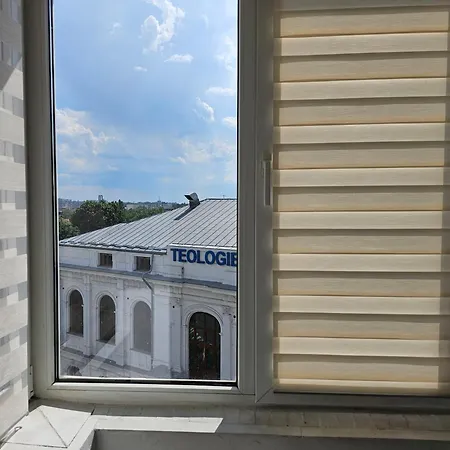 Private At Ceausescu's Place In Old Unirii Square * Bucharest