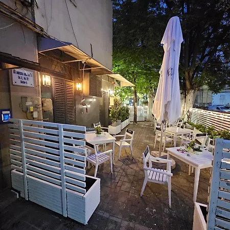 Private At Ceausescu's Place In Old Unirii Square * بوخارست