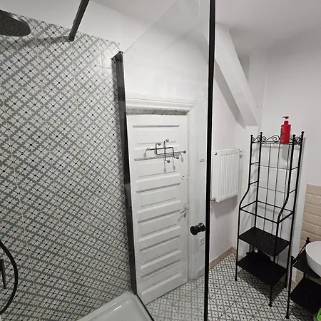 Bed and breakfast Private At Ceausescu's Place In Old Unirii Square Bucarest