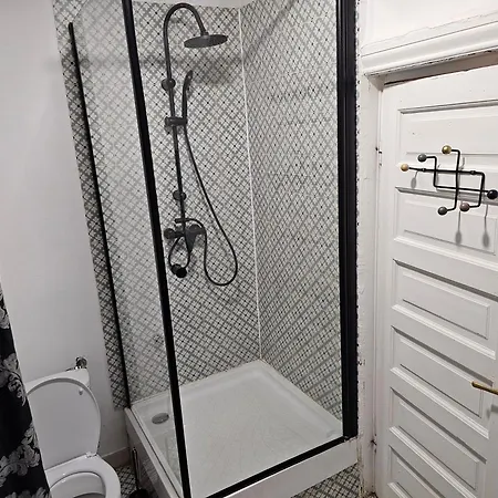 Private At Ceausescu's Place In Old Unirii Square بوخارست