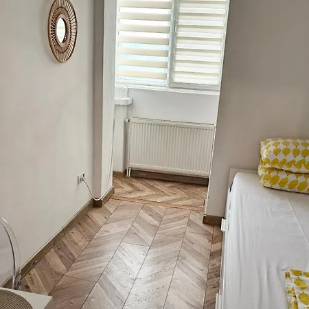 Private At Ceausescu's Place In Old Unirii Square Bed & Breakfast