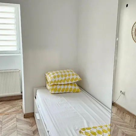Bed & Breakfast Private At Ceausescu's Place In Old Unirii Square *