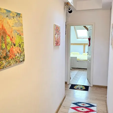 Private At Ceausescu's Place In Old Unirii Square Alojamento de Acomodação e Pequeno-almoço Bucareste