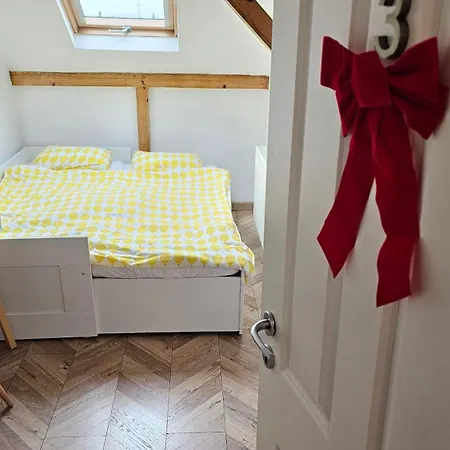 Alojamento de Acomodação e Pequeno-almoço Private At Ceausescu's Place In Old Unirii Square *