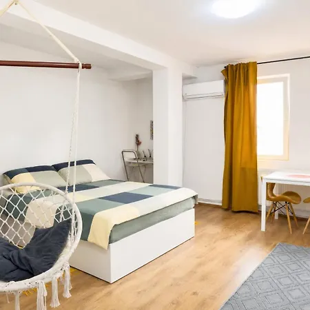 Bed & Breakfast Private At Ceausescu's Place In Old Unirii Square Bucarest