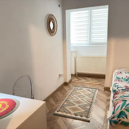 Private At Ceausescu's Place In Old Unirii Square Bed & Breakfast *
