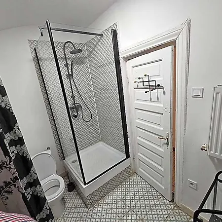 Bed & Breakfast Private At Ceausescu's Place In Old Unirii Square *