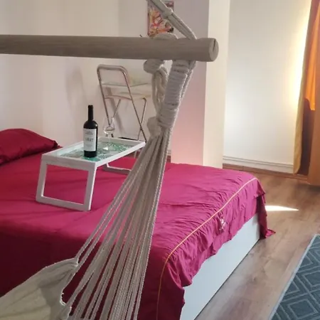 Private At Ceausescu's Place In Old Unirii Square * Bukareszt